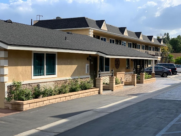 Walnut Inn & Suites West Covina image 1