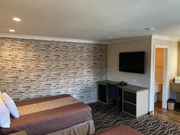 Walnut Inn & Suites West Covina image 15