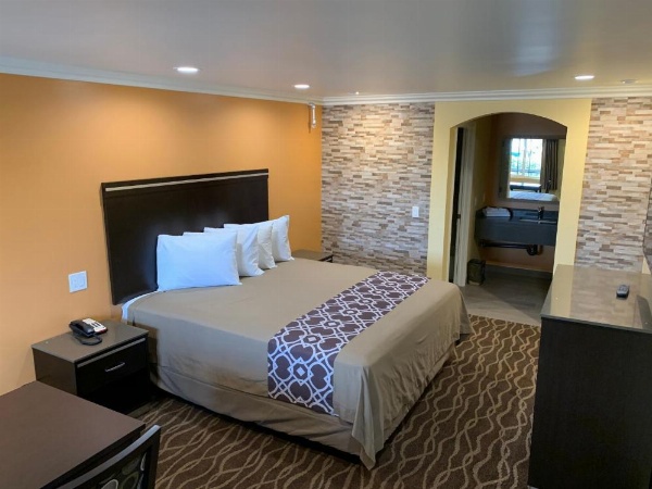Walnut Inn & Suites West Covina image 18