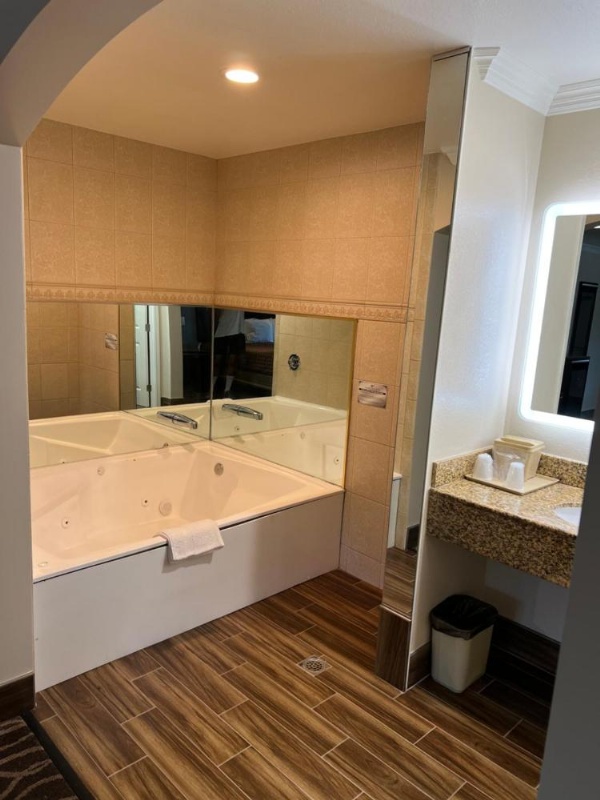 Walnut Inn & Suites West Covina image 26