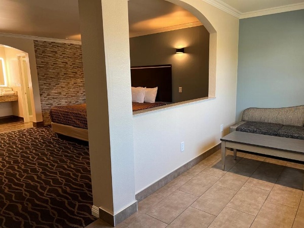 Walnut Inn & Suites West Covina image 30