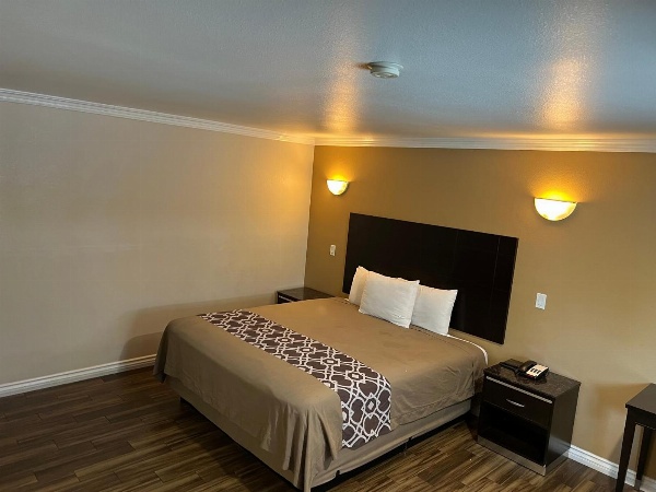 Walnut Inn & Suites West Covina image 4